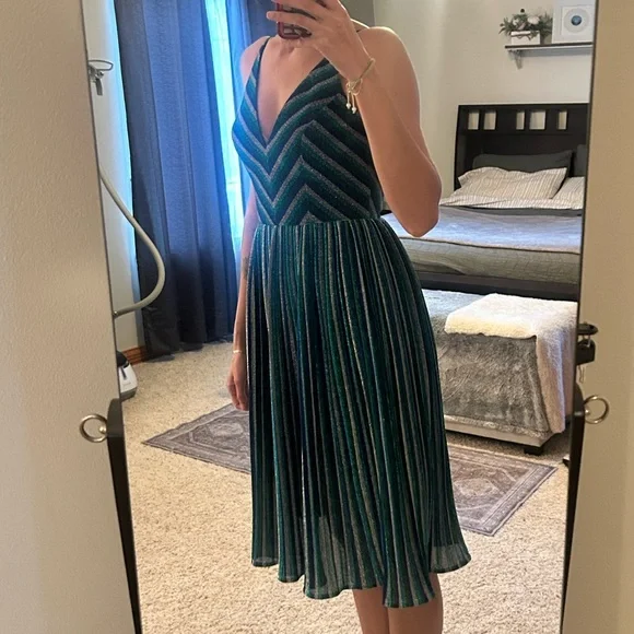 Elegant Green and Blue Chevron Dress - Picture 2 of 8